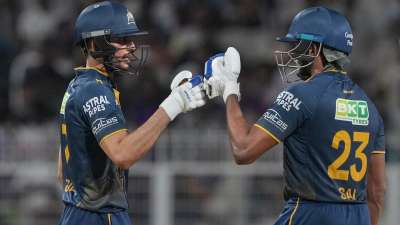 IPL 2026 में भारतीय बल्लेबाज एक से बढ़कर एक रिकॉर्ड अपने नाम कर रहे हैं। इस बीच धाकड़ भारतीय बल्लेबाज ने T20 क्रिकेट में में बड़ा मुकाम हासिल कर लिया है। दरअसल, T20 क्रिकेट में सबसे तेज 3000 रन पूरे करने का बड़ा रिकॉर्ड भारतीय बल्लेबाज के नाम दर्ज हो गया है। आइए जानते हैं T20 में सबसे तेज 3000 रन पूरे करने वाले बल्लेबाजों के बारे में... IPL 2026 में भारतीय बल्लेबाज एक से बढ़कर एक रिकॉर्ड अपने नाम कर रहे हैं। इस बीच धाकड़ भारतीय बल्लेबाज ने T20 क्रिकेट में में बड़ा मुकाम हासिल कर लिया है। दरअसल, T20 क्रिकेट में सबसे तेज 3000 रन पूरे करने का बड़ा रिकॉर्ड भारतीय बल्लेबाज के नाम दर्ज हो गया है। आइए जानते हैं T20 में सबसे तेज 3000 रन पूरे करने वाले बल्लेबाजों के बारे में...
