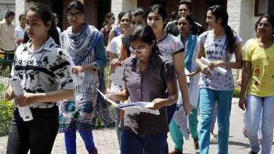 नीट परीक्षा पेपर लीक को लेकर मचे घमासान के बीच नेशनल टेस्टिंग एजेंसी ने 3 मई 2026 को आयोजित हुई परीक्षा को आधिकारिक तौर पर कैंसिल कर दिया है। एजेंसी ने कहा है कि अगले सात से 10 दिन के भीतर परीक्षा फिर से ली जाएगी। जानें इस परीक्षा को लेकर हर सवाल का जवाब... नीट परीक्षा पेपर लीक को लेकर मचे घमासान के बीच नेशनल टेस्टिंग एजेंसी ने 3 मई 2026 को आयोजित हुई परीक्षा को आधिकारिक तौर पर कैंसिल कर दिया है। एजेंसी ने कहा है कि अगले सात से 10 दिन के भीतर परीक्षा फिर से ली जाएगी। जानें इस परीक्षा को लेकर हर सवाल का जवाब...