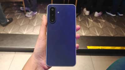 सैमसंग के 5000mAh बैटरी वाले दमदार फोन की कीमत में भारी कटौती की गई है। दक्षिण कोरियाई कंपनी का यह फोन महज 510 रुपये की शुरुआती EMI में घर ला सकते हैं। ई-कॉमर्स वेबसाइट अमेजन पर फोन की खरीद पर यह बंपर ऑफर दिया जा रहा है। सैमसंग के 5000mAh बैटरी वाले दमदार फोन की कीमत में भारी कटौती की गई है। दक्षिण कोरियाई कंपनी का यह फोन महज 510 रुपये की शुरुआती EMI में घर ला सकते हैं। ई-कॉमर्स वेबसाइट अमेजन पर फोन की खरीद पर यह बंपर ऑफर दिया जा रहा है।