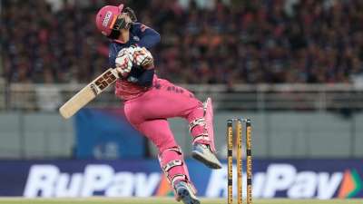 इंडियन प्रीमियर लीग के 19 साल के इतिहास में इतिहास में किसी एक सीजन में यदि सबसे ज्यादा रिकॉर्ड टूटते हुए देखने को मिले हैं तो वह आईपीएल 2026 में जिसमें कई ऐसे कीर्तिमान भी बने हैं जिनको लेकर किसी ने भी कल्पना नहीं की थी कि ये टूट सकते हैं। इसी में एक बड़ा कीर्तिमान भी बना है जो एक सीजन में किसी टीम की तरफ से सबसे ज्यादा छक्के लगाने का है। इंडियन प्रीमियर लीग के 19 साल के इतिहास में इतिहास में किसी एक सीजन में यदि सबसे ज्यादा रिकॉर्ड टूटते हुए देखने को मिले हैं तो वह आईपीएल 2026 में जिसमें कई ऐसे कीर्तिमान भी बने हैं जिनको लेकर किसी ने भी कल्पना नहीं की थी कि ये टूट सकते हैं। इसी में एक बड़ा कीर्तिमान भी बना है जो एक सीजन में किसी टीम की तरफ से सबसे ज्यादा छक्के लगाने का है।