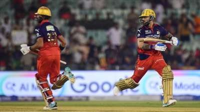 IPL के इतिहास में शतक जड़ने का कारनामा कई बल्लेबाजों ने किया है, लेकिन बात जब 5 या उससे ज्यादा शतक जड़ने की आती है, तो इस लिस्ट में सिर्फ कुछ ही बल्लेबाज शामिल हैं। आइए जानते हैं IPL के इतिहास में सबसे ज्यादा शतक जड़ने वाले बल्लेबाजों के बारे में.... IPL के इतिहास में शतक जड़ने का कारनामा कई बल्लेबाजों ने किया है, लेकिन बात जब 5 या उससे ज्यादा शतक जड़ने की आती है, तो इस लिस्ट में सिर्फ कुछ ही बल्लेबाज शामिल हैं। आइए जानते हैं IPL के इतिहास में सबसे ज्यादा शतक जड़ने वाले बल्लेबाजों के बारे में....