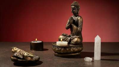 हर व्यक्ति अपने करियर और कारोबार में सफलता और बड़ी उपलब्धि पाना चाहता है, लेकिन कई बार मेहनत के बावजूद मनचाहे परिणाम नहीं मिलते। फेंगशुई, जो एक प्राचीन चीनी वास्तु पद्धति है, सकारात्मक ऊर्जा को बढ़ाने और जीवन में संतुलन बनाने पर जोर देती है। हर व्यक्ति अपने करियर और कारोबार में सफलता और बड़ी उपलब्धि पाना चाहता है, लेकिन कई बार मेहनत के बावजूद मनचाहे परिणाम नहीं मिलते। फेंगशुई, जो एक प्राचीन चीनी वास्तु पद्धति है, सकारात्मक ऊर्जा को बढ़ाने और जीवन में संतुलन बनाने पर जोर देती है।