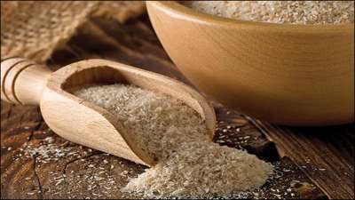 इसबगोल को Psyllium Husk भी कहते हैं। ये घुलनशील फाइबर होता है जो प्लांटेगो ओवाटा के बीजों से बनता है। पानी डालते ही ईसबगोल की भूसी जेल जैसी बन जाती है। ये नेचुरल और प्लांट बेस्ड फाइबर है जो आंतों को साफ रखने, कब्ज दूर भगाने और पाचन को बेहतर करने में मदद करता है। इसबगोल को Psyllium Husk भी कहते हैं। ये घुलनशील फाइबर होता है जो प्लांटेगो ओवाटा के बीजों से बनता है। पानी डालते ही ईसबगोल की भूसी जेल जैसी बन जाती है। ये नेचुरल और प्लांट बेस्ड फाइबर है जो आंतों को साफ रखने, कब्ज दूर भगाने और पाचन को बेहतर करने में मदद करता है।