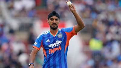 इंटरनेशनल क्रिकेट में साल 2026 में एक तरफ जहां कई बल्लेबाजों का दबदबा देखने को मिला है तो वहीं कुछ गेंदबाज भी हैं जिन्होंने काफी सुर्खियां अपने प्रदर्शन के दम पर बटोरी हैं। इस साल अब तक सबसे ज्यादा गेंदबाजी से प्रभावित युवा बॉलर्स ने किया है जिसके बाद हम आपको साल 2026 में सबसे ज्यादा विकेट लेने वाले टॉप-5 गेंदबाजों के बारे में बताने जा रहे हैं। इंटरनेशनल क्रिकेट में साल 2026 में एक तरफ जहां कई बल्लेबाजों का दबदबा देखने को मिला है तो वहीं कुछ गेंदबाज भी हैं जिन्होंने काफी सुर्खियां अपने प्रदर्शन के दम पर बटोरी हैं। इस साल अब तक सबसे ज्यादा गेंदबाजी से प्रभावित युवा बॉलर्स ने किया है जिसके बाद हम आपको साल 2026 में सबसे ज्यादा विकेट लेने वाले टॉप-5 गेंदबाजों के बारे में बताने जा रहे हैं।
