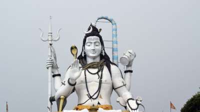 सावन के महीने को भगवान शिव की आराधना करने के लिए बेहद शुभ माना जाता है। यह माह भक्ति और सौंदर्य का प्रतीक भी माना गया है। इसलिए भोलेनाथ के इस माह में कुछ चीजें घर लाने से आपको बचना चाहिए। आज इन्हीं चीजों के बारे में हम आपको जानकारी देंगे। सावन के महीने को भगवान शिव की आराधना करने के लिए बेहद शुभ माना जाता है। यह माह भक्ति और सौंदर्य का प्रतीक भी माना गया है। इसलिए भोलेनाथ के इस माह में कुछ चीजें घर लाने से आपको बचना चाहिए। आज इन्हीं चीजों के बारे में हम आपको जानकारी देंगे।