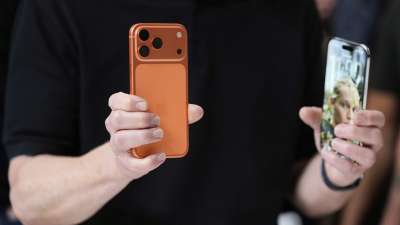 हर साल की तरह सितंबर में इस साल भी नई iPhone सीरीज समेत कई ब्रांड्स के धाकड़ फोन भारत में लॉन्च होंगे। 9 सितंबर को एप्पल की नई iPhone 18 Pro सीरीज पेश हो सकती है। इसमें iPhone 18 Pro और iPhone 18 Pro Max को उतारा जाएगा। स्टैंडर्ड iPhone 18 के लिए इंतजार करना पड़ सकता है। फोन के फीचर्स में कई हार्डवेयर अपग्रेड देखने को मिल सकते हैं। हर साल की तरह सितंबर में इस साल भी नई iPhone सीरीज समेत कई ब्रांड्स के धाकड़ फोन भारत में लॉन्च होंगे। 9 सितंबर को एप्पल की नई iPhone 18 Pro सीरीज पेश हो सकती है। इसमें iPhone 18 Pro और iPhone 18 Pro Max को उतारा जाएगा। स्टैंडर्ड iPhone 18 के लिए इंतजार करना पड़ सकता है। फोन के फीचर्स में कई हार्डवेयर अपग्रेड देखने को मिल सकते हैं।