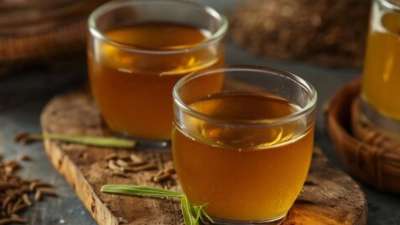 गैस और ब्लोटिंग से राहत: जीरा पानी में पाए जाने वाले पाचक एंजाइम भोजन को जल्दी पचाने में मदद करते हैं। यह पेट फूलना, गैस और एसिडिटी जैसी समस्याओं से तुरंत राहत दिलाता है। यह आंतों की गतिशीलता को बेहतर बनाता है, जिससे पुरानी से पुरानी कब्ज खत्म होती है।
गैस और ब्लोटिंग से राहत: जीरा पानी में पाए जाने वाले पाचक एंजाइम भोजन को जल्दी पचाने में मदद करते हैं। यह पेट फूलना, गैस और एसिडिटी जैसी समस्याओं से तुरंत राहत दिलाता है। यह आंतों की गतिशीलता को बेहतर बनाता है, जिससे पुरानी से पुरानी कब्ज खत्म होती है।