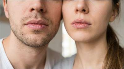 बदलते मौसम में लोग अक्सर होंठ फटने की समस्या से परेशान रहते हैं। बार-बार होंठों पर जीभ लगाने, पानी कम पीने और सही देखभाल न करने से होंठ खराब होने लगते हैं। इसके लिए महिला और पुरुष दोनों को लिप्स का ख्याल रखना चाहिए। बदलते मौसम में लोग अक्सर होंठ फटने की समस्या से परेशान रहते हैं। बार-बार होंठों पर जीभ लगाने, पानी कम पीने और सही देखभाल न करने से होंठ खराब होने लगते हैं। इसके लिए महिला और पुरुष दोनों को लिप्स का ख्याल रखना चाहिए।
