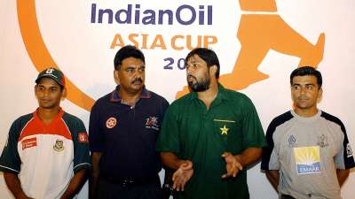 ODI क्रिकेट में शतक जड़ने वाले सबसे उम्रदराज क्रिकेटरों में एशियाई खिलाड़ियों का बोलबाला है। एशिया के 2 क्रिकेटरों का पहले और दूसरे पायदान पर कब्जा है। आइए जानते हैं ODI क्रिकेट में शतक जड़ने वाले सबसे उम्रदराज खिलाड़ियों के बारे में... ODI क्रिकेट में शतक जड़ने वाले सबसे उम्रदराज क्रिकेटरों में एशियाई खिलाड़ियों का बोलबाला है। एशिया के 2 क्रिकेटरों का पहले और दूसरे पायदान पर कब्जा है। आइए जानते हैं ODI क्रिकेट में शतक जड़ने वाले सबसे उम्रदराज खिलाड़ियों के बारे में...