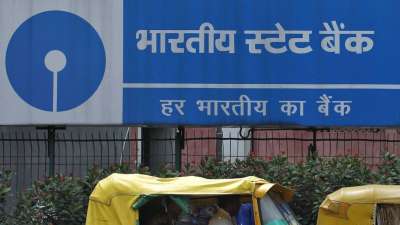 भारतीय स्टेट बैंक (SBI) चालू वित्त वर्ष में करीब 11,000 से 12,000 कर्मचारियों की भर्ती करने की योजना बना रहा है। इसके साथ ही, देश का ये सबसे बड़ा सरकारी बैंक अपने ब्रांच नेटवर्क को भी बढ़ाने की प्लानिंग में जुटा हुआ है। एसबीआई के चेयरमैन सी.एस. शेट्टी ने ये जानकारी दी। शेट्टी ने बैंक की 200 से 250 नई ब्रांच खोलने की योजना है। भारतीय स्टेट बैंक (SBI) चालू वित्त वर्ष में करीब 11,000 से 12,000 कर्मचारियों की भर्ती करने की योजना बना रहा है। इसके साथ ही, देश का ये सबसे बड़ा सरकारी बैंक अपने ब्रांच नेटवर्क को भी बढ़ाने की प्लानिंग में जुटा हुआ है। एसबीआई के चेयरमैन सी.एस. शेट्टी ने ये जानकारी दी। शेट्टी ने बैंक की 200 से 250 नई ब्रांच खोलने की योजना है।