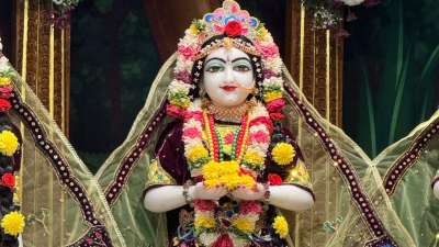 हर साल भाद्रपद माह के शुक्ल पक्ष की अष्टमी तिथि को राधा अष्टमी मनाई जाती है। यह पावन दिन श्री राधा रानी के प्राकट्य (जन्मोत्सव) उत्सव के रूप में मनाया जाता है। इस दिन व्रत रखकर श्रीजी के साथ भगवान श्री कृष्ण की पूजा करने से वैवाहिक जीवन में प्रेम, मधुरता और समृद्धि आती है। हर साल भाद्रपद माह के शुक्ल पक्ष की अष्टमी तिथि को राधा अष्टमी मनाई जाती है। यह पावन दिन श्री राधा रानी के प्राकट्य (जन्मोत्सव) उत्सव के रूप में मनाया जाता है। इस दिन व्रत रखकर श्रीजी के साथ भगवान श्री कृष्ण की पूजा करने से वैवाहिक जीवन में प्रेम, मधुरता और समृद्धि आती है।