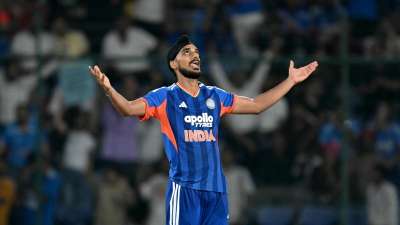 T20I क्रिकेट के इतिहास में सबसे ज्यादा विकेट चटकाने वाले बाएं हाथ के तेज गेंदबाजों में भारतीय स्टार तेज गेंदबाज अर्शदीप सिंह टॉप-5 में शुमार हैं। आइए जानते हैं T20I क्रिकेट में सबसे ज्यादा विकेट लेने वाले बाएं हाथ के तेज गेंदबाजों के बारे में... T20I क्रिकेट के इतिहास में सबसे ज्यादा विकेट चटकाने वाले बाएं हाथ के तेज गेंदबाजों में भारतीय स्टार तेज गेंदबाज अर्शदीप सिंह टॉप-5 में शुमार हैं। आइए जानते हैं T20I क्रिकेट में सबसे ज्यादा विकेट लेने वाले बाएं हाथ के तेज गेंदबाजों के बारे में...