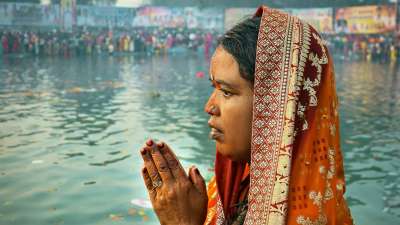बुधवार 7 अक्टूबर को द्वादशी तिथि का श्राद्ध है और साथ ही इस दिन मघा नक्षत्र भी विराजमान रहेगा। ऐसे में बुधवार के दिन कुछ उपाय करने से आपको पारिवारिक जीवन में खुशियों की प्राप्ति हो सकती है और साथ ही आर्थिक रूप से भी आप संपन्न हो सकते हैं। आइए जान लेते हैं इन उपायों के बारे में। बुधवार 7 अक्टूबर को द्वादशी तिथि का श्राद्ध है और साथ ही इस दिन मघा नक्षत्र भी विराजमान रहेगा। ऐसे में बुधवार के दिन कुछ उपाय करने से आपको पारिवारिक जीवन में खुशियों की प्राप्ति हो सकती है और साथ ही आर्थिक रूप से भी आप संपन्न हो सकते हैं। आइए जान लेते हैं इन उपायों के बारे में।