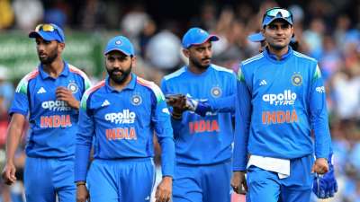 ODI क्रिकेट में सबसे ज्यादा रन बनाने वाले एक्टिव भारतीय बल्लेबाजों में विराट कोहली और रोहित शर्मा का जलवा है। हालांकि, कप्तान शुभमन गिल भी टॉप-3 बल्लेबाजों में शुमार है। आइए जानते हैं ODI क्रिकेट में सबसे ज्यादा रन बनाने वाले एक्टिव भारतीय खिलाड़ियों के बारे में..... ODI क्रिकेट में सबसे ज्यादा रन बनाने वाले एक्टिव भारतीय बल्लेबाजों में विराट कोहली और रोहित शर्मा का जलवा है। हालांकि, कप्तान शुभमन गिल भी टॉप-3 बल्लेबाजों में शुमार है। आइए जानते हैं ODI क्रिकेट में सबसे ज्यादा रन बनाने वाले एक्टिव भारतीय खिलाड़ियों के बारे में.....