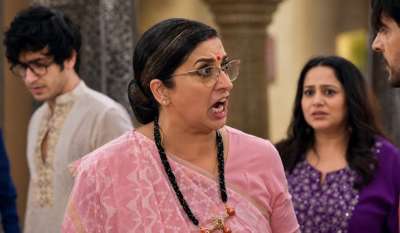 'क्योंकि सास भी कभी बहू थी 2' में बड़ा खुलासा होने वाला है, जिसके बाद तुलसी का दिल टूट जाएगा। वह करण और गौतम के परिवार से हमेशा के लिए दूर जाने का फैसला करेगी। अपकमिंग एपिसोड में देखने को मिलेगा कि की कैसे मिहिर का एक राज गौतम और करण को करीब लाता है, लेकिन खुलासा होने के बाद तुलसी सदमे में चली जाती है। अभी तक अपने देखा कि तुलसी कैसे परिवार के सदस्यों को एकजुट करने का मिशन शुरू करती है। 'क्योंकि सास भी कभी बहू थी 2' में बड़ा खुलासा होने वाला है, जिसके बाद तुलसी का दिल टूट जाएगा। वह करण और गौतम के परिवार से हमेशा के लिए दूर जाने का फैसला करेगी। अपकमिंग एपिसोड में देखने को मिलेगा कि की कैसे मिहिर का एक राज गौतम और करण को करीब लाता है, लेकिन खुलासा होने के बाद तुलसी सदमे में चली जाती है। अभी तक अपने देखा कि तुलसी कैसे परिवार के सदस्यों को एकजुट करने का मिशन शुरू करती है।