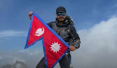पाकिस्तान में ब्रॉड पीक पर बर्फीले तूफान एवलांच की चपेट में आने से मशहूर पर्वतारोही निर्मल 'निम्स दाई' पुर्जा की मौत हो गई और उनका शव बरामद कर लिया गया है। रविवार को लगभग 5,700 मीटर की ऊंचाई पर शव को बरामद किया गया। इस हादसे में 10 लोगों की जान गई, जिनमें छह नेपाली पर्वतारोही शामिल थे, जबकि बाकी लोग अमेरिका, ओमान, पाकिस्तान और चीन से थे। पाकिस्तान में ब्रॉड पीक पर बर्फीले तूफान एवलांच की चपेट में आने से मशहूर पर्वतारोही निर्मल 'निम्स दाई' पुर्जा की मौत हो गई और उनका शव बरामद कर लिया गया है। रविवार को लगभग 5,700 मीटर की ऊंचाई पर शव को बरामद किया गया। इस हादसे में 10 लोगों की जान गई, जिनमें छह नेपाली पर्वतारोही शामिल थे, जबकि बाकी लोग अमेरिका, ओमान, पाकिस्तान और चीन से थे।