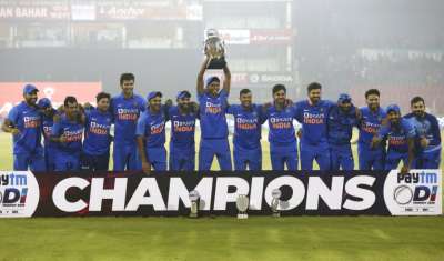 भारत और वेस्टइंडीज के बीच खेली गई तीन वनडे मैच की सीरीज को भारत ने 2-1 से अपने नाम किया। इस सीरीज के हीरो रोहित शर्मा रहे। &amp;nbsp;