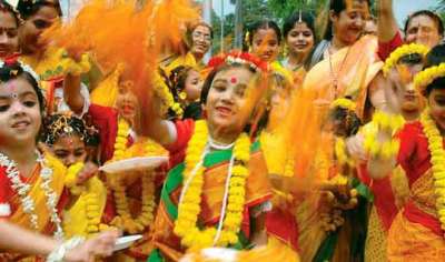 बुराई पर अच्छाई की जीत से मनाया जाने वाला होला का त्यौहार काफी नए-नए रंगो में दिखा जहां बच्चों ने कुछ इस अंदाज में होली मनाई।