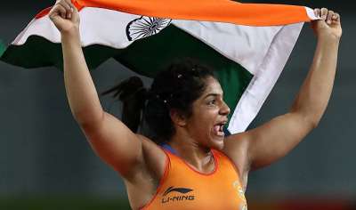 भारतीय महिला पहलवान साक्षी मलिक ने आख़िरकार वो कर दिखाया जिसका सभी भारतियों को बेसब्री से इंतज़ार था। साक्षी ने महिला कुश्ती की 58 किग्रा स्पर्धा में रेपेचेज के जरिये कांस्य पदक जीतकर 11 दिन की मायूसी के बाद भारतीय प्रशंसकों को जश्न मनाने का मौका दिया। ओलंपिक में महिला कुश्ती में मैडल जीतने वाली साक्षी पहली भारतीय पहलवान हैं। 
