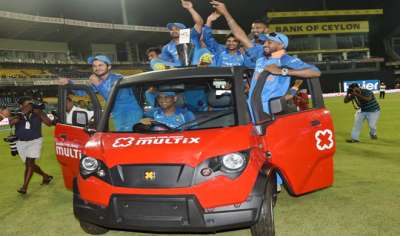 भारतीय टीम ने रविवार को श्रीलंका को पांचवें और आखिरी वनडे मैच में 6 विकेट से मात देकर क्लीन स्वीप किया। इस जीत के बाद टीम इंडिया ने खास तरीके से जश्न मनाया।