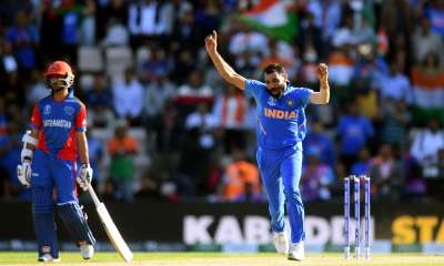 मोहम्मद शमी ने द रोज बाउल स्टेडियम में खेले गए आईसीसी विश्व कप-2019 के मैच में आखिरी ओवर में हैट्रिक लगाकर मोहम्मद नबी की 52 रनों की बेहतरान पारी पर पानी फेर भारत को अफगानिस्तान के खिलाफ 11 रनों से जीत दिला दी।&amp;nbsp;&amp;nbsp;