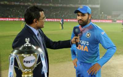 भारत और बांग्लादेश के बीच अरुण जेटली स्टेडियम में तीन टी20 मैच की सीरीज का पहला मैच खेला गया। इस मैच में भारत ने टॉस हारा और पहले बल्लेबाजी की।
