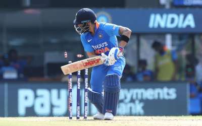 भारत और वेस्टइंडीज के बीच तीन वनडे मैच की सीरीच का पहला मैच चेन्नई में खेला गया। इस मैच में भारत ने पहले बल्लेबाजी की और उप्री क्रम बुरी तरह फ्लॉप रहा। राहुल ने 6, कोहली ने 4 और रोहित 36 रन बनाकर आउट हो गए।