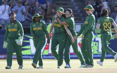 महिला क्रिकेट में अगर पांच सबसे तेज गेंदों की बात करें तो साउथ अफ्रीका की शबनिम इस्माइल का इस लिस्ट में जलवा है। आइए देखते हैं पांच सबसे तेज गेंदों की लिस्ट:-