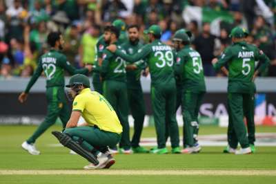दक्षिण अफ्रीका को 300 से अधिक का लक्ष्य देने के बाद शानदार गेंदबाजी करते हुए पाकिस्तान ने यहां ऐतिहासिक लॉर्डस स्टेडियम में रविवार को खेले गए विश्व कप के मैच में 49 रनों से जीत दर्ज की।&amp;nbsp;