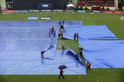 भारत और वेस्टइंडीज की टीमों के बीच गुरुवार को प्रोविडेंस स्टेडियम में खेला गया पहला वनडे मैच बारिश के कारण रद्द कर दिया गया है।&amp;nbsp;