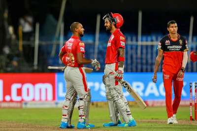 किंग्स इलेवन पंजाब ने शारजाह क्रिकेट स्टेडियम में खेले गए IPL 2020 के 31वें मैच में रॉयल चैलेंजर्स बेंगलोर को 8 विकेट से हरा दिया।&amp;nbsp; &amp;nbsp;