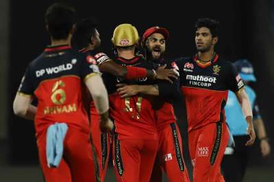 रॉयल चैलेंजर्स बेंगलोर ने शारजाह में खेले गए इंडियन प्रीमियर लीग 2020 के 28वें मैच में कोलकाता नाइट राइडर्स को 82 रन से शिकस्त दी। एबी डिविलियर्स को उनकी शानदार अर्धशतकीय पारी के लिए मैन ऑफ द मैच चुना गया।