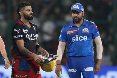 IPL में आज दो बड़े मुकाबले खेले जाएंगे। पहले मुकाबला में एमएस धोनी की चेन्नई सुपर किंग्स और रोहित शर्मा की मुंबई इंडियंस आमने-सामने होंगे। वहीं आज का दूसरा मुकाबला रॉयल चैलेंजर्स बैंगलोर और दिल्ली कैपिटल्स के बीच खेला जाएगा। इस मैच से पहले आइए एक नजर उन खिलाड़ियों पर डालें जिनसे आज के मैच में शानदार प्रदर्शन की उम्मीद की जा रही है। 