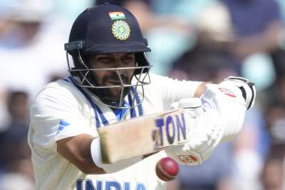 टेस्ट क्रिकेट के इतिहास में सबसे तेज अर्धशतक ठोकने वाले भारतीय खिलाड़ियों की लिस्ट पर नजर डालते हैं:- 