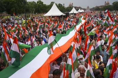 भारतीय जनता पार्टी ने ‘आपरेशन सिंदूर’ की सफलता का जश्न मनाने के लिये पूरे देश में तिरंगा यात्रा शुरू की है। यह यात्रा प्रदेश भर में 23 मई तक अलग-अलग स्थानों से निकाली जाएगी। मुख्यमंत्री योगी आदित्यनाथ ने बुधवार को उत्तर प्रदेश में इस यात्रा की शुरूआत की। भारत ने 22 अप्रैल को पहलगाम में आतंकवादी हमले में 26 लोगों के मारे जाने का बदला लेने के लिए सात मई को ‘आपरेशन सिंदूर’ के तहत पाकिस्तान और उसके कब्जे वाले कश्मीर में आतंकवादियों के नौ ठिकानों को निशाना बनाया था। भारतीय जनता पार्टी ने ‘आपरेशन सिंदूर’ की सफलता का जश्न मनाने के लिये पूरे देश में तिरंगा यात्रा शुरू की है। यह यात्रा प्रदेश भर में 23 मई तक अलग-अलग स्थानों से निकाली जाएगी। मुख्यमंत्री योगी आदित्यनाथ ने बुधवार को उत्तर प्रदेश में इस यात्रा की शुरूआत की। भारत ने 22 अप्रैल को पहलगाम में आतंकवादी हमले में 26 लोगों के मारे जाने का बदला लेने के लिए सात मई को ‘आपरेशन सिंदूर’ के तहत पाकिस्तान और उसके कब्जे वाले कश्मीर में आतंकवादियों के नौ ठिकानों को निशाना बनाया था।
