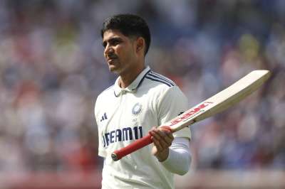 शुभमन गिल ने भारतीय क्रिकेट टीम का टेस्ट कप्तान बनते ही पहले मैच में शतक लगाया और दूसरी में दोहरा शतक ठोक दिया। इस दो पारियों की बदौलत शुभमन गिल ने नए नए कीर्तिमानों की झड़ी सी लगा दी है। लेकिन आपको उन 5 रिकॉर्ड के बारे में जानना चाहिए जो सबसे ज्यादा खास हैं। शुभमन गिल ने भारतीय क्रिकेट टीम का टेस्ट कप्तान बनते ही पहले मैच में शतक लगाया और दूसरी में दोहरा शतक ठोक दिया। इस दो पारियों की बदौलत शुभमन गिल ने नए नए कीर्तिमानों की झड़ी सी लगा दी है। लेकिन आपको उन 5 रिकॉर्ड के बारे में जानना चाहिए जो सबसे ज्यादा खास हैं।