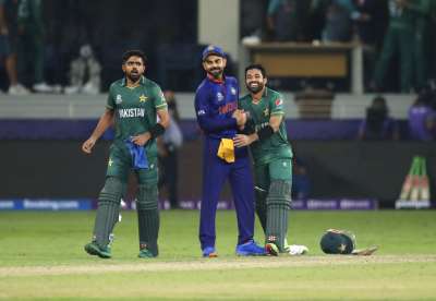 बाबर आजम (68*) और मोहम्मद रिजवान (79*) की अर्धशतकीय पारियों के दम पर पाकिस्तान ने आईसीसी टी20 वर्ल्ड कप 2021 के 16वें मुकाबले में भारत को 10 विकेट से हराया।