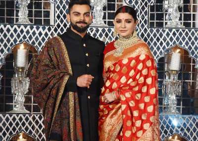 विराट और अनुष्का की इटली में हुई शादी के बाद गुरुवार को दिल्ली के होटल ताज में एक ग्रेंड रिसेप्शन का आयोजन किया गया।