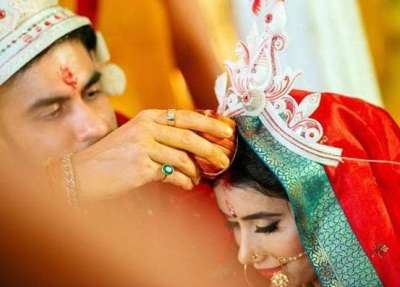 सुष्मिता सेन के छोटे भाई राजीव सेन ने एक्ट्रेस चारू असोपा से 16 जून को शादी की थी।