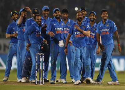 गेंदबाजों के शानदार प्रदर्शन के दम पर टीम इंडिया ने वनडे सीरीज के पांचवे और अंतिम मैच में न्यूजीलैंड को 190 रन से हरा दिया।