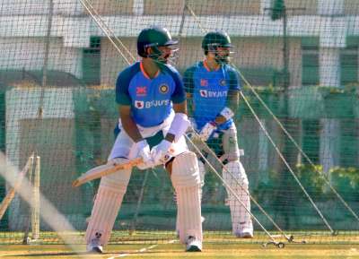 भारत और ऑस्ट्रेलिया के बीच 9 फरवरी से बॉर्डर-गावस्कर ट्रॉफी 2023 का आगाज होने जा रहा है। इस सीरीज में कुछ खिलाड़ियों पर विशेष नजरें होंगी। आइए एक-एक करके जानते हैं ऐसे टॉप-5 खिलाड़ियों के बारे में:-