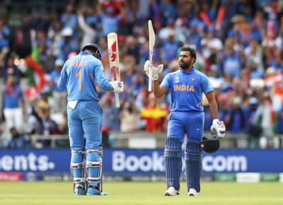भारत ने शनिवार को आईसीसी विश्व कप-2019 में अपने अंतिम लीग मैच में श्रीलंका को सात विकेट से मात दे विजयी क्रम जारी रखा। भारत की इस जीत के हीरो उसकी रोहित शर्मा (103) और लोकेश राहुल (111) की सलामी जोड़ी रही, जिन्होंने श्रीलंका को विजयी विदाई नहीं लेने दी।&amp;nbsp;