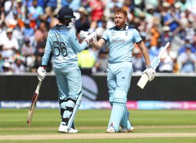 टॉस जीतकर पहले बल्लेबाजी करने उतरी इंग्लैंड की टीम से बेयरस्टा ने 109 गेंद में छह छक्कों और 10 चौकों की मदद से 111 रन की पारी के दौरान रॉय के साथ पहले विकेट के लिए 160 रन जोड़कर इंग्लैंड को तूफानी शुरुआत दिलाई। जो रूट (44) ने भी उम्दा पारी खेली।&amp;nbsp;