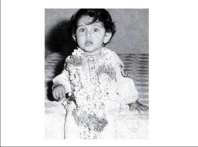 बी टाउन के सुपर हीरों कहे जाने वाले रितिक रोशन का जन्म 10 जनवरी 1974 को मुम्बई में हुआ था