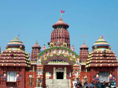 भुवनेश्वर ओडिशा की राजधानी है। यंहा के निकट कोणार्क का सूर्य मंदिर विश्व प्रसिद्ध है। यह बहुत ही खूबसूरत और हरा भरा प्रदेश है, यहां की प्राकृतिक सुंदरता देखते ही बनती है।