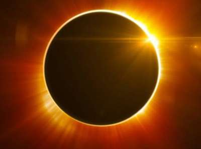 पूर्वजों ने सूर्यग्रहण को इसलिए खतरनाक समझा था क्योंकि इससे आंखे खराब होने का डर लगा रहता था। लेकिन लोगों ने इसे अंधविश्वास माना और सूर्यग्रहण के दिन घर से बाहर ना निकलने का नियम बनाया। 