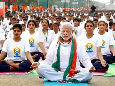 भारत सहित विश्व के लगभग 150 देशों में योग दिवस मनाया जा रहा है। अंतरराष्ट्रीय योग दिवस के अवसर पर प्रधानमंत्री नरेंद्र मोदी लखनऊ के रमाबाई अंबेडकर मैदान में 55000 लोगों के साथ योग करते नज़र आए। 