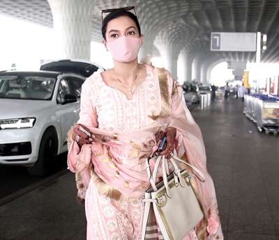 &amp;nbsp; &amp;nbsp; 25 दिसंबर को अभिनेत्री गौहर खान ने बॉयफ्रेंड जैद दरबार के साथ शादी कर ली। गौहर के निकाह और रिसेप्शन की फोटोज ने सोशल मीडिया पर काफी सुर्खियां बटोरीं। हाल ही में एक्ट्रेस को मुंबई एयरपोर्ट पर स्पॉट किया गया। &amp;nbsp;