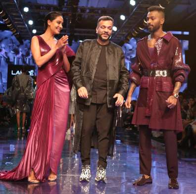 Lakme Fashion Week 2019: लीज़ा हेडन और हार्दिक पंड्या आज रैंप पर उतरें।