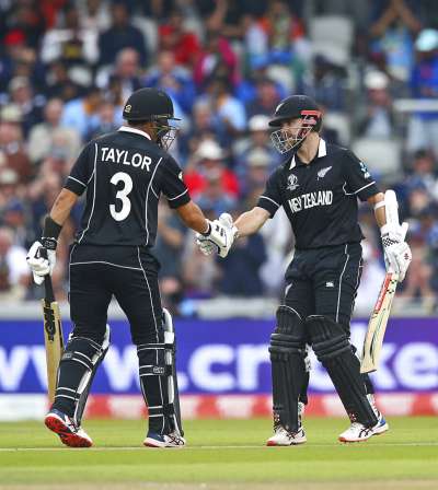 वर्ल्ड कप 2019 के पहले सेमीफाइनल में न्यूजीलैंड ने पहले टॉस जीतकर बल्लेबाजी का फैसला किया। न्यूजीलैंड की शुरुआत बेहद ही खराब रही और उनका पहला विकेट गप्टिल के रूप में एक रन पर ही गिर गया और निकोल्स भी 28 रन बनाकर पवेलियन लौट गए। बाद, में विलियमसन (67) ने टेलर के साथ मिलकर टीम को संभाला।